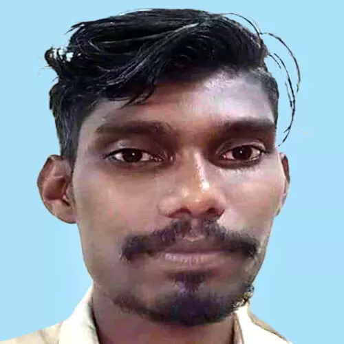 യു​വാ​വ് തൂ​ങ്ങി​മ​രി​ച്ച നി​ല​യി​ൽ