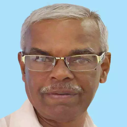 ലോ​റി​യി​ടി​ച്ച് സ്കൂ​ട്ട​ർ യാ​ത്രി​ക​ൻ മ​രി​ച്ചു