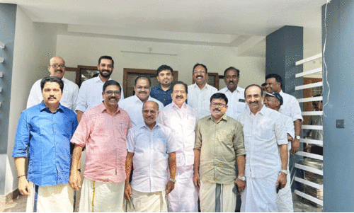 സ​ത്താ​ർ കാ​യം​കു​ള​ത്തി​​ന്റെ  വീ​ട് റി​യാ​ദ് ഒ.​ഐ.​സി.​സി  നേ​താ​ക്ക​ൾ സ​ന്ദ​ർ​ശി​ച്ചു