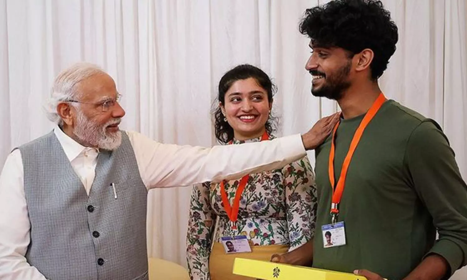 അവിശ്വസനീയമായ പ്രഭാവലയം; പ്രധാനമന്ത്രിയെ നേരിൽ കണ്ടതിനെക്കുറിച്ച് സുരേഷ്  ഗോപിയുടെ മകൻ  മാധവ്