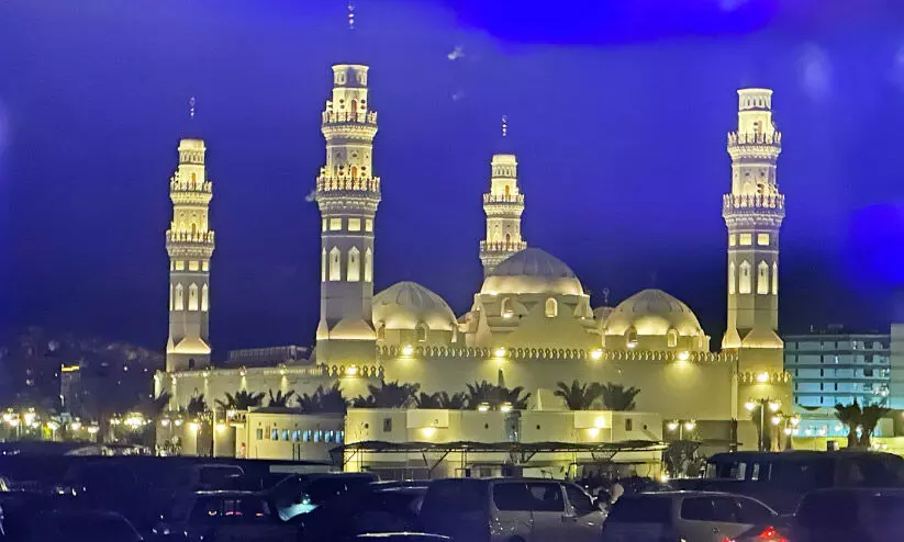 ദീപപ്രഭയിൽ തിളങ്ങി മദീനയിലെ മസ്ജിദുൽ ഖുബാഅ് ദീപപ്രഭയിൽ തിളങ്ങി മദീനയിലെ മസ്ജിദുൽ ഖുബാഅ്