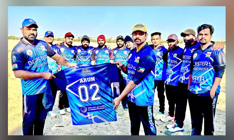 ഫ​ർ​വാ​നി​യ ബ്ലാ​സ്റ്റേ​ഴ്സ് ജ​ഴ്‌​സി പ്ര​കാ​ശ​നം ചെ​യ്തു