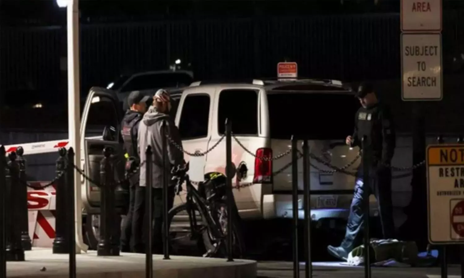 വൈറ്റ് ഹൗസ് ഗേറ്റിലേക്ക് വാഹനം ഇടിച്ചു കയറി; ഒരാൾ കസ്റ്റഡിയിൽ