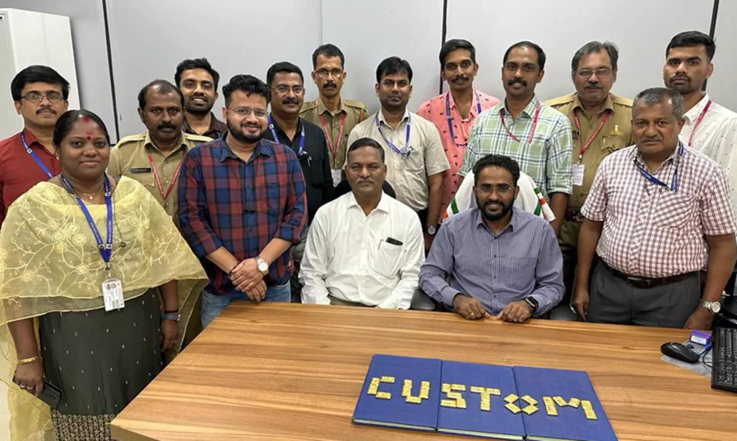 കരിപ്പൂരിൽ വിമാനത്തിന്‍റെ ടോയ്‍ലറ്റിൽ രണ്ട് കോടിയുടെ സ്വർണക്കട്ടികൾ