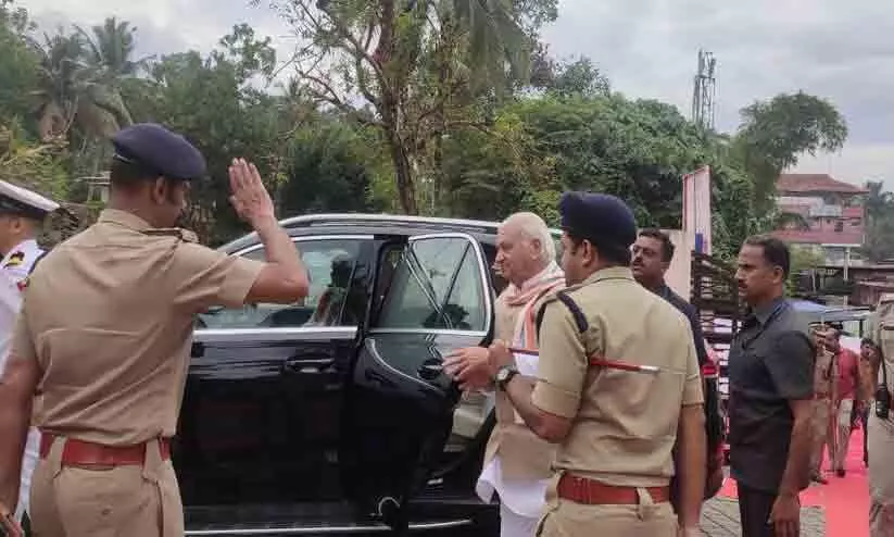 പ്രതിഷേധങ്ങൾക്കിടയിൽ ഗവർണർ ഇടുക്കിയിൽ പ്രതിഷേധങ്ങൾക്കിടയിൽ ഗവർണർ ഇടുക്കിയിൽ