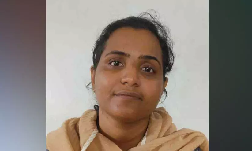 റിസർവ് ബാങ്ക് ഉദ്യോഗസ്ഥ ചമഞ്ഞ് തട്ടിപ്പ്; യുവതി അറസ്റ്റിൽ റിസർവ് ബാങ്ക് ഉദ്യോഗസ്ഥ ചമഞ്ഞ് തട്ടിപ്പ്; യുവതി അറസ്റ്റിൽ