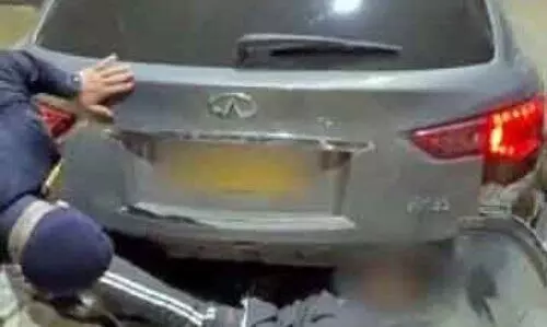 കാറിനടിയിൽ ഒളിപ്പിച്ച് മനുഷ്യക്കടത്ത്; ശ്രമം തകർത്ത് ഷാർജ കസ്റ്റംസ് കാറിനടിയിൽ ഒളിപ്പിച്ച് മനുഷ്യക്കടത്ത്; ശ്രമം തകർത്ത് ഷാർജ കസ്റ്റംസ്