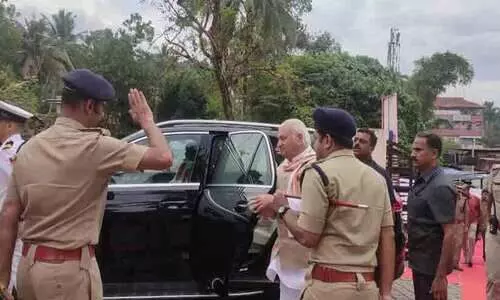 പ്രതിഷേധങ്ങൾക്കിടയിൽ ഗവർണർ ഇടുക്കിയിൽ പ്രതിഷേധങ്ങൾക്കിടയിൽ ഗവർണർ ഇടുക്കിയിൽ