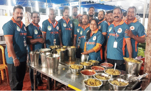 സ്കൂൾ കലോത്സവ വേദിയിൽ സന്നദ്ധപ്രവർത്തനവുമായി ട്രാക്ക് ടീം