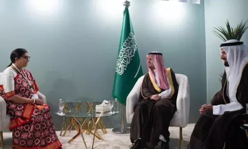 മന്ത്രി സ്​മൃതി ഇറാനിയും മക്ക ഡെപ്യൂട്ടി ഗവർണറും കൂടിക്കാഴ്​ച നടത്തി