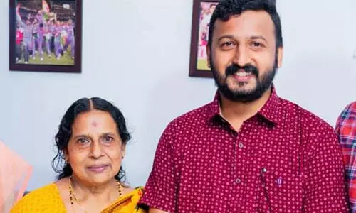 ‘രാഹുൽ ആരെയും കൊന്നിട്ട്​ ഒളിവിലിരിക്കുന്നയാളല്ലല്ലോ; പൊലീസിനോട് ചോദിച്ചപ്പോൾ രാഷ്ട്രീയമല്ലേയെന്നായിരുന്നു മറുപടി’