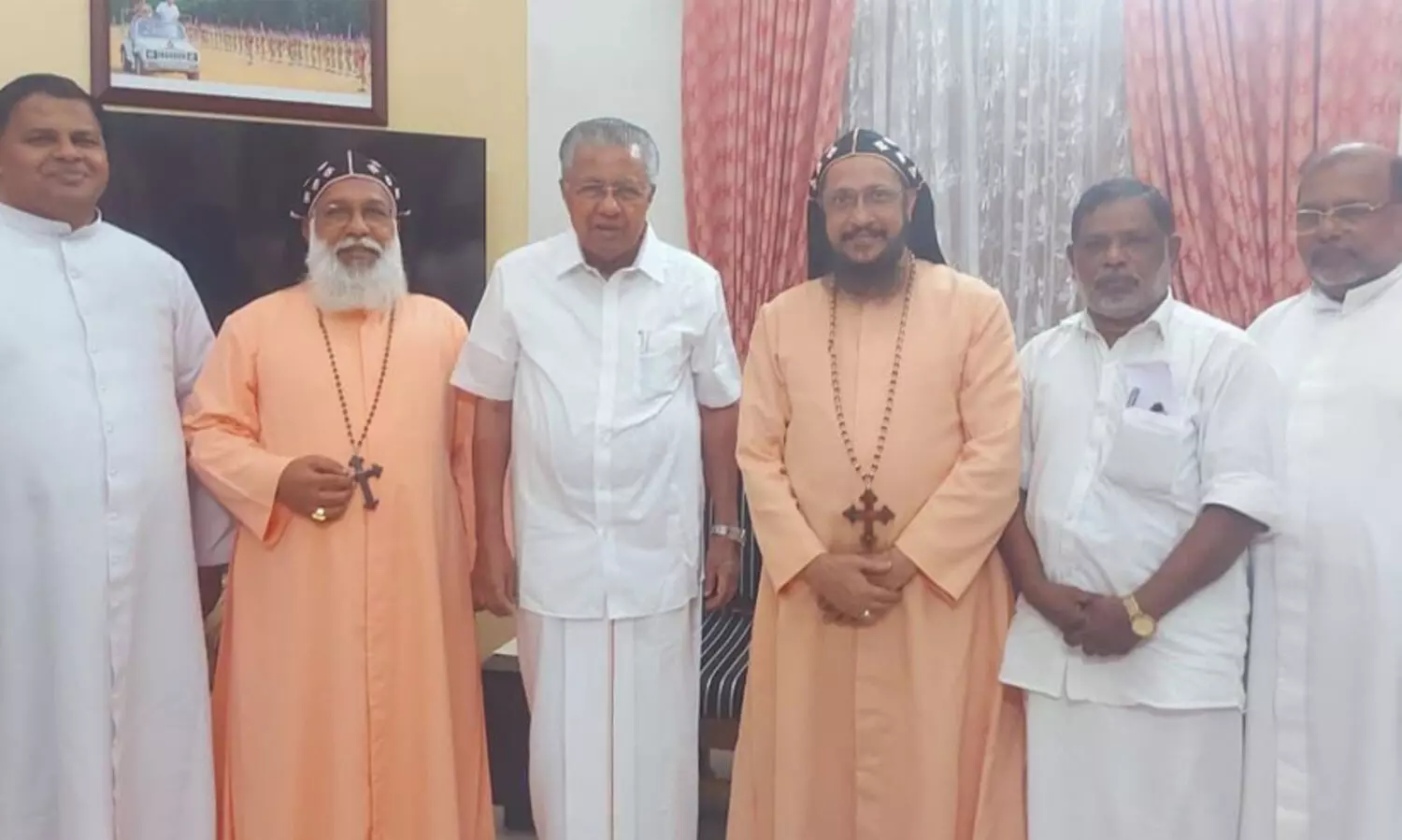 ദലിത് ക്രൈസ്തവ പ്രശ്നം: മുഖ്യമന്ത്രിക്ക് നിവേദനം സമര്‍പ്പിച്ചു