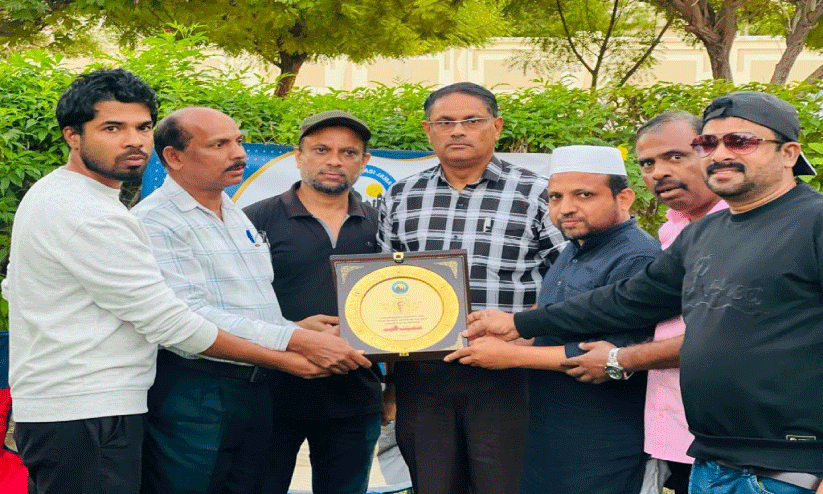 യാ​ത്ര​യ​യ​പ്പ് ന​ൽ​കി