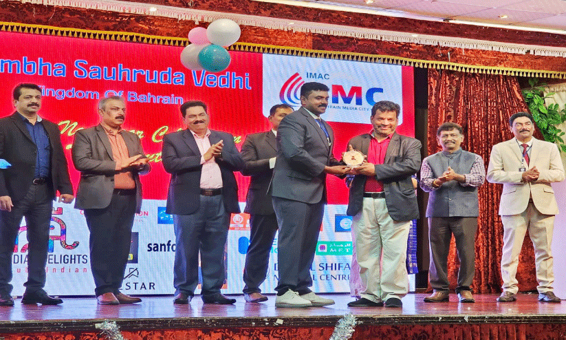 സ​യ്യി​ദ് ഹ​നീ​ഫി​ന് മി​ക​ച്ച സാ​മൂ​ഹി​ക പ്ര​വ​ർ​ത്ത​ക​നു​ള്ള പു​ര​സ്‌​കാ​രം