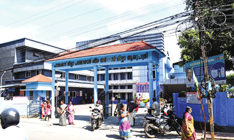 പാ​ല​ക്കാ​ട് ജി​ല്ല ആ​ശു​പ​ത്രി​ക്ക് വേ​ണം,  കാ​യ​ക​ൽ​പ ചി​കി​ത്സ