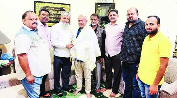 നാ​സ​ർ എ​ട​വ​ന​ക്കാ​ടി​നെ അ​നു​മോ​ദി​ച്ചു