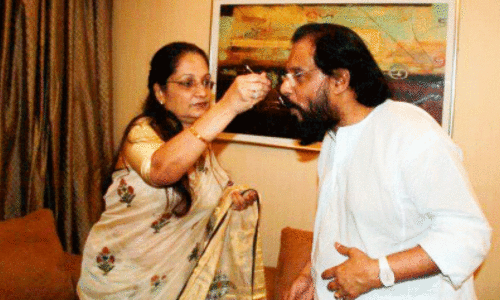 kj yesudas with sister
