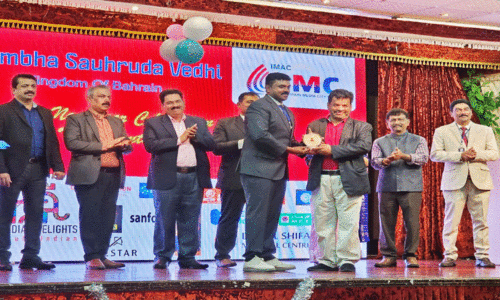 സ​യ്യി​ദ് ഹ​നീ​ഫി​ന് മി​ക​ച്ച സാ​മൂ​ഹി​ക പ്ര​വ​ർ​ത്ത​ക​നു​ള്ള പു​ര​സ്‌​കാ​രം