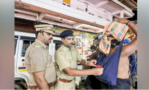 തീർഥാടകർക്ക് സുരക്ഷയൊരുക്കി  മോട്ടോർ വാഹനവകുപ്പ്