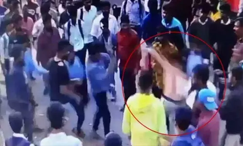 Young Man Beten in Shimoga