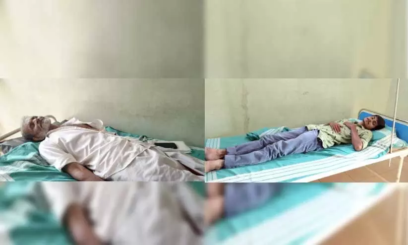 മർദനത്തിൽ പരിക്കേറ്റ് ചെ​ങ്ക​ള സ​ഹ​ക​ര​ണ ആ​ശു​പ​ത്രി​യി​ൽ ക​ഴി​യു​ന്ന അ​ബ്ദു​ൽ റ​ഹ്മാ​നും മകൻ ഉ​സ്മാ​നും