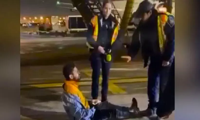 പുറപ്പെടുന്നതിന് തൊട്ടു മുമ്പ് യാത്രക്കാരൻ വാതിൽ തുറന്ന് പുറത്തേക്ക് ചാടി; വിമാനം വൈകിയത് ആറ് മണിക്കൂർ പുറപ്പെടുന്നതിന് തൊട്ടു മുമ്പ് യാത്രക്കാരൻ വാതിൽ തുറന്ന് പുറത്തേക്ക് ചാടി; വിമാനം വൈകിയത് ആറ് മണിക്കൂർ