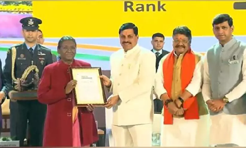 തുടർച്ചയായ ഏഴാം തവണയും ഇന്ത്യയിലെ വൃത്തിയുള്ള നഗരമായി ഇൻഡോർ; നേട്ടം ഭഗവാൻ രാമന് സമർപ്പിച്ച് മേയർ