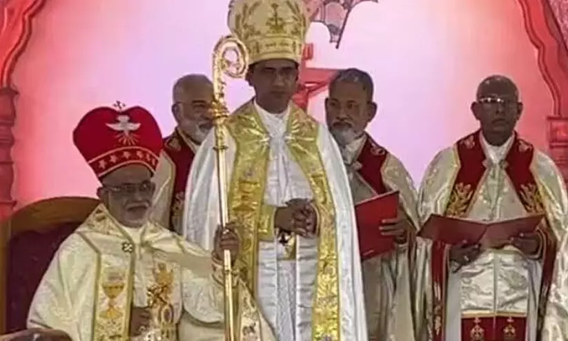 സിറോ മലബാർ സഭ മേജർ ആർച്ച് ബിഷപ്പായി മാർ റാഫേൽ തട്ടിൽ ചുമതലയേറ്റു