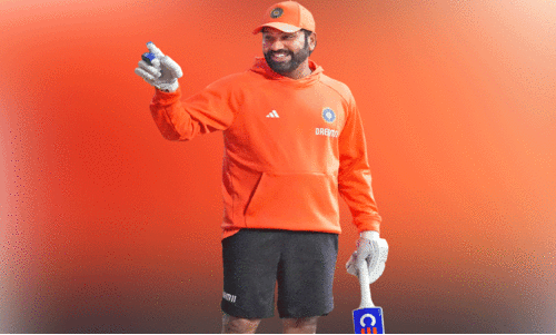 ഇ​ന്ത്യ​ൻ ക്യാ​പ്റ്റ​ൻ രോ​ഹി​ത് ശ​ർ​മ പ​രി​ശീ​ല​ന​ത്തി​നി​ടെ