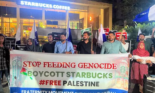 സ്റ്റാർ ബക്സിലേക്ക് ഫ്രറ്റേണിറ്റിയുടെ ബഹിഷ്കരണാഹ്വാന സമരം