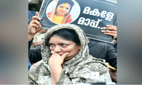 നീതിതേടി ഷഹ്​നയുടെ കുടുംബം സെക്രട്ടേറിയറ്റിന്​ മുന്നിൽ