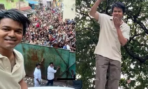 വല്ലാത്തൊരു മേക്കോവർ! പുത്തൻ ഗെറ്റപ്പിലെത്തി ഞെട്ടിച്ച് വിജയ്- വിഡിയോ