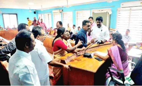 പുനലൂർ നഗരസഭ കൗൺസിലിൽ സംഘർഷം