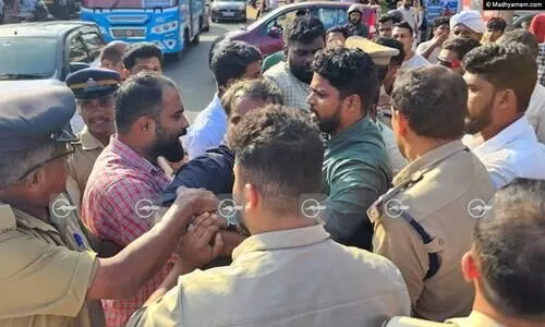 രാഹുൽ മാങ്കൂട്ടത്തിലിന്‍റെ അറസ്റ്റ്: മലപ്പുറത്ത് രണ്ടിടത്ത് മുഖ്യമന്ത്രിക്ക് യൂത്ത് കോൺഗ്രസിന്റെ കരിങ്കൊടി