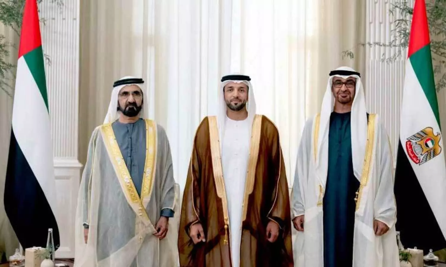 സ​ഹ​മ​ന്ത്രി​യാ​യി സ​ത്യ​പ്ര​തി​ജ്ഞ ചെ​യ്ത സു​ൽ​ത്താ​ൻ അ​ൽ നി​യാ​ദി ശൈ​ഖ്​ മു​ഹ​മ്മ​ദ്​ ബി​ൻ  സാ​യി​ദി​നും ശൈ​ഖ്​ മു​ഹ​മ്മ​ദ്​ ബി​ൻ റാ​ശി​ദി​നു​മൊ​പ്പം