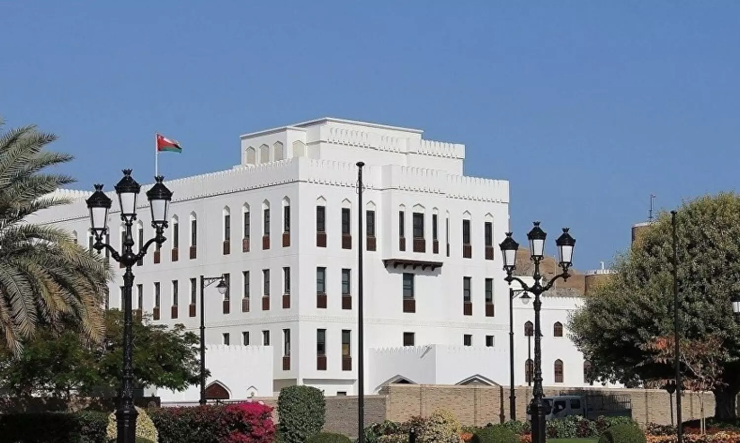 യമനിൽ അമേരിക്ക-ബ്രിട്ടൺ വ്യോമാക്രമണം; ഒമാൻ അപലപിച്ചു