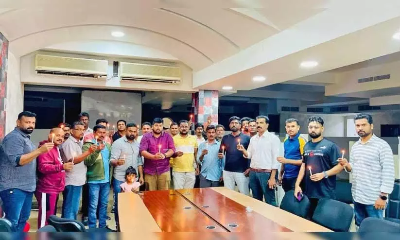 ഐ.​വൈ.​സി.​സി പ്ര​തി​ഷേ​ധ ജ്വാ​ല