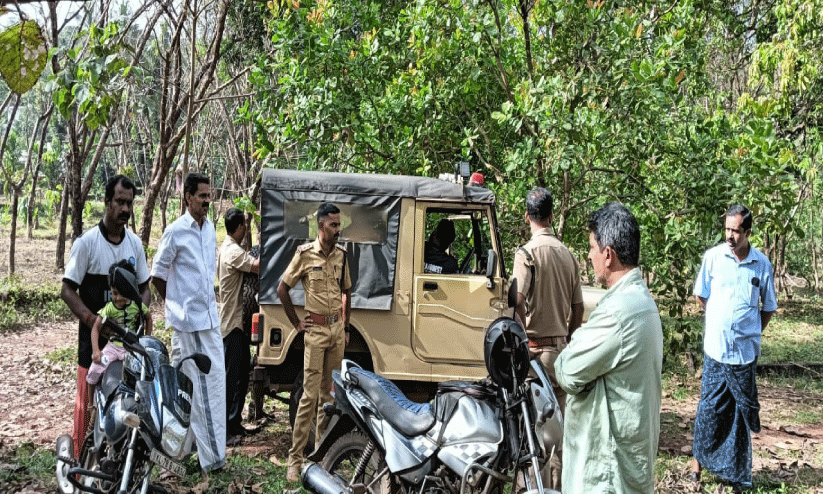 അയ്യൻകുന്ന് വിടാതെ പുലി; വനംവകുപ്പ് പരിശോധന ശക്തമാക്കി അയ്യൻകുന്ന് വിടാതെ പുലി; വനംവകുപ്പ് പരിശോധന ശക്തമാക്കി
