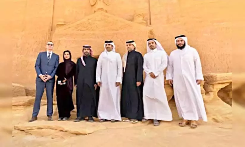 സൗ​ദി സാം​സ്​​കാ​രി​ക മ​ന്ത്രി അ​മീ​ർ ബ​ദ​ർ ബി​ൻ അ​ബ്​​ദു​ല്ല ബി​ൻ ഫ​ർ​ഹാ​നും ഖ​ത്ത​ർ സാം​സ്​​കാ​രി​ക മ​ന്ത്രി ശൈ​ഖ്​ അ​ബ്​​ദു​റ​ഹ്​​മാ​ൻ ബി​ൻ ഹ​മ​ദ് അ​ൽ​താ​നി​യും അ​ൽ​ഉ​ല​യി​ൽ