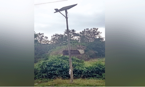 ചെലവ് ഒമ്പത് കോടി; തലശ്ശേരി -വളവുപാറ അന്തർ സംസ്ഥാന പാതയിൽ സോളാർ ലൈറ്റുകൾ കണ്ണടഞ്ഞു