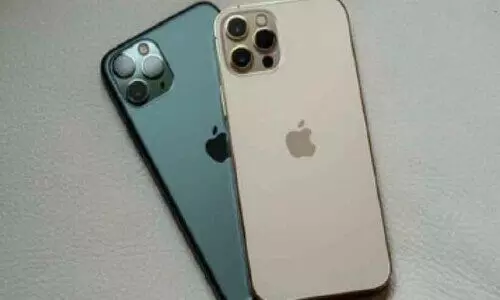 മൊ​ബൈ​ൽ ഫോ​ണു​ക​ൾ മോ​ഷ്ടി​ച്ചു