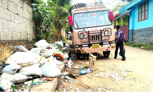 ബാ​ല​രാ​മ​പു​രം മേഖലയിലെ മാലിന്യ കാഴ്ച