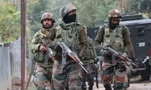 ജമ്മു കശ്മീരിൽ സൈനിക വാഹനങ്ങൾക്ക് നേരെ വീണ്ടും ഭീകരവാദി ആക്രമണം; സൈന്യം തിരിച്ചടിച്ചു