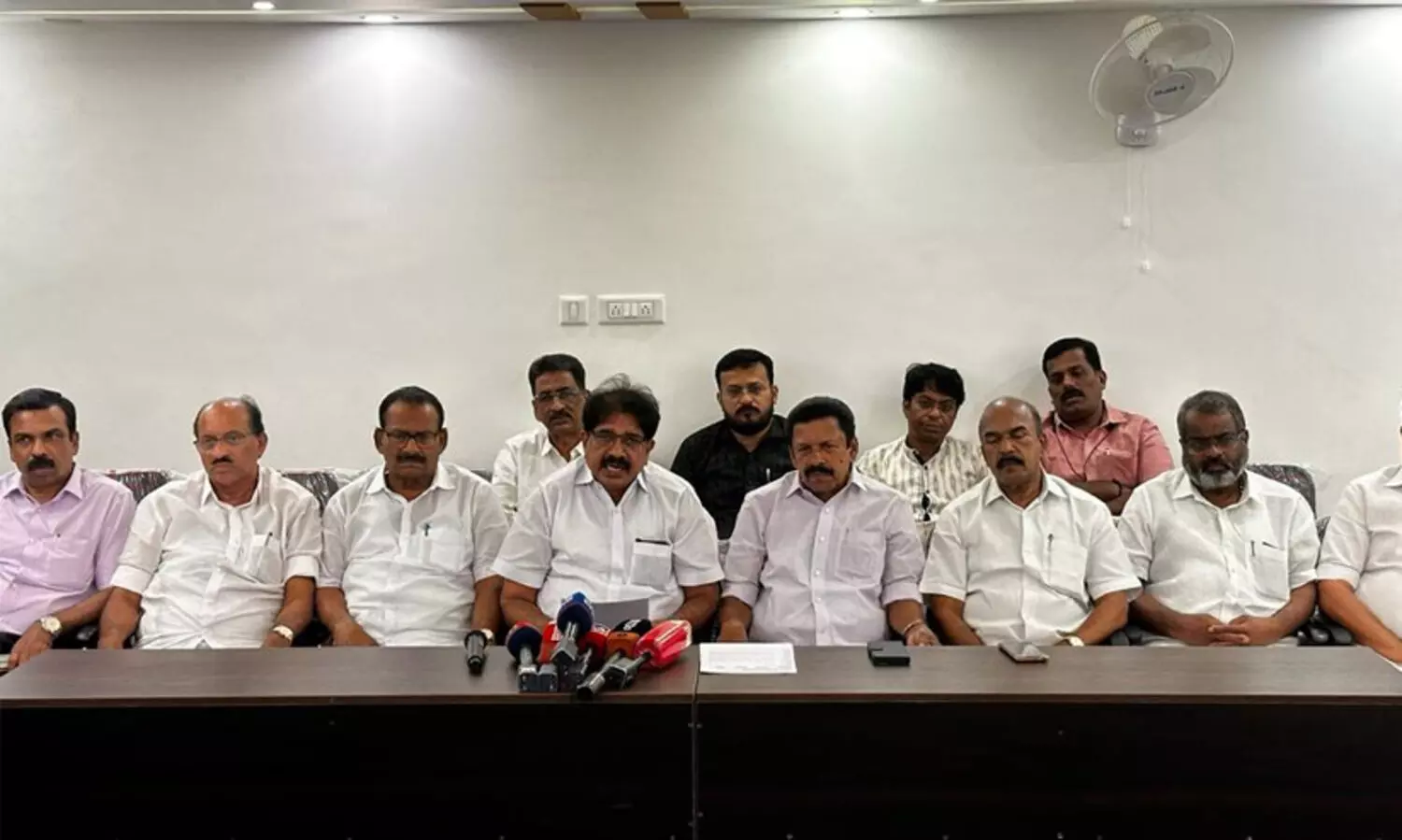 ഫെബ്രുവരി 13 ന് സംസ്ഥാന വ്യാപകമായി കടയടപ്പ്