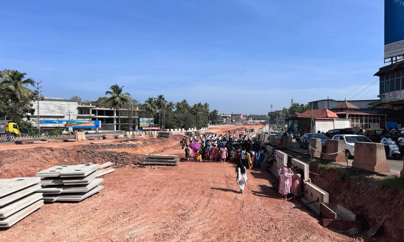 നാടിനെ വിഭജിച്ച് ദേശീയപാത വികസനം നാടിനെ വിഭജിച്ച് ദേശീയപാത വികസനം