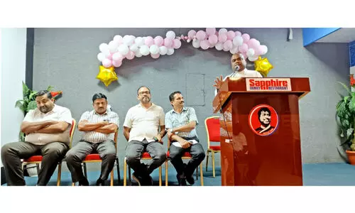 വ​ണ്ടൂ​ർ മ​ണ്ഡ​ലം മു​സ്​​ലിം​ലീ​ഗ് നേ​താ​ക്ക​ൾ​ക്ക് കെ.​എം.​സി.​സി സ്വീ​ക​ര​ണം ന​ൽ​കി