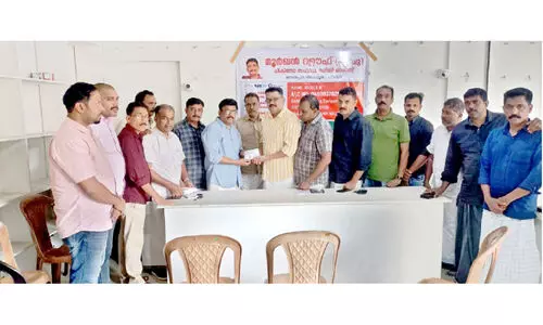 നിലമ്പൂർ പ്രവാസി സംഘടന ധനസഹായം കൈമാറി നിലമ്പൂർ പ്രവാസി സംഘടന ധനസഹായം കൈമാറി