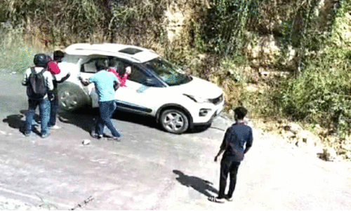 മുക്കാളിയിൽ കാറിൽ തീപിടിത്തം; ഒരാൾക്ക് ഗുരുതര പരിക്ക്