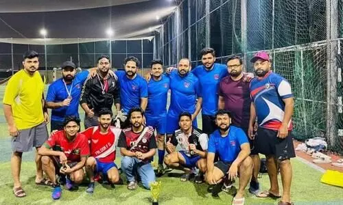 ജ​ർ​ഫ് ഫു​ട്ബാ​ൾ ലീ​ഗി​ൽ ചാ​മ്പ്യ​ന്മാ​രാ​യ ദു​ബൈ മ​ത്രൂ​ഷി ടൈ​ഗേ​ഴ്‌​സ് ടീം