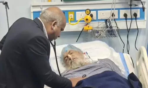 ഡോക്ടർ മരിച്ചെന്ന് വിധിയെഴുതിയ വയോധികന് പുനർജന്മം നൽകി റോഡിലെ കുഴി